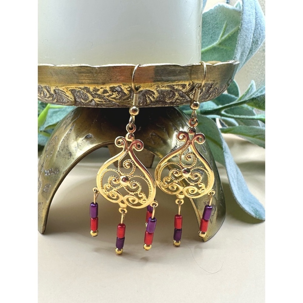 Lightweight dangle earrings